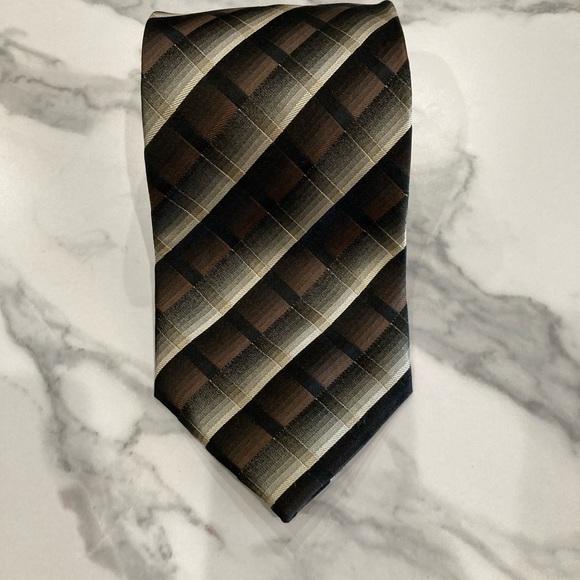 A brown and tan a wonderful material. - Picture 5 of 5